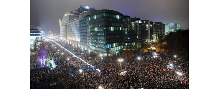 MURO DE BERLIM - 2 milhes de pessoas no Porto de Brandenburgo celebraram a Queda do Muro